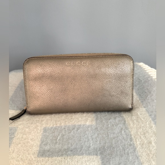 AUTHENTIC GUCCI WALLET, GOLD - Picture 1 of 6